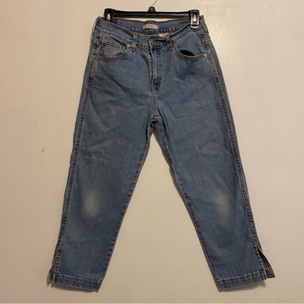 Levis Capri Jeans Women’s Size 10 Medium Wash Bottom Slit Classic Denim